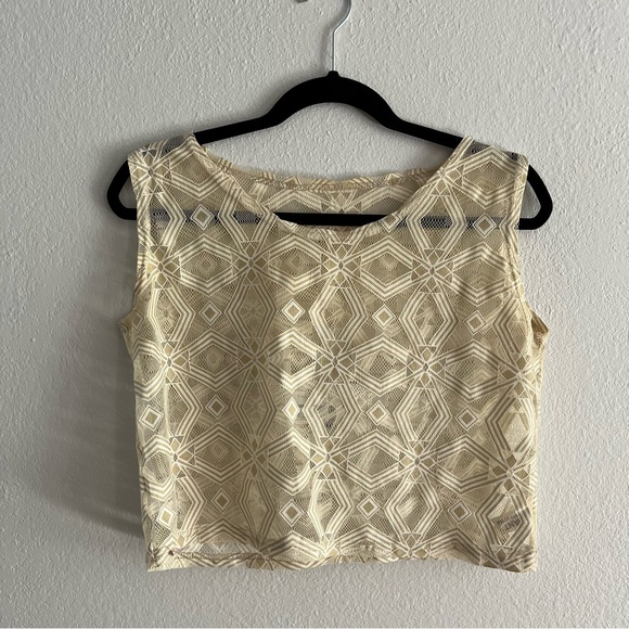 Geometric cropped lace top - Picture 1 of 2